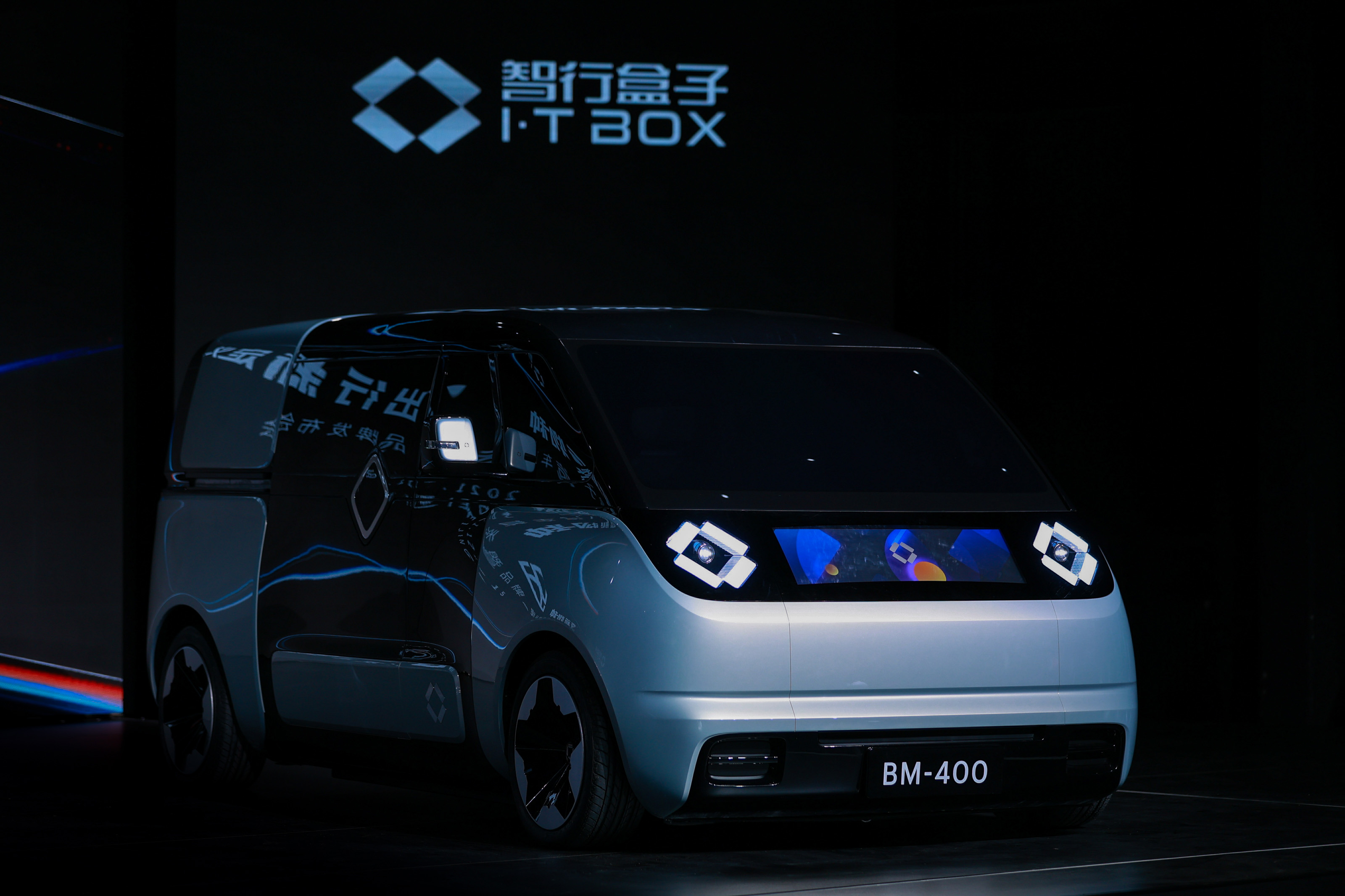 9-盒子汽車采用駕駛車門+側滑門的“兩門結構”222.jpg