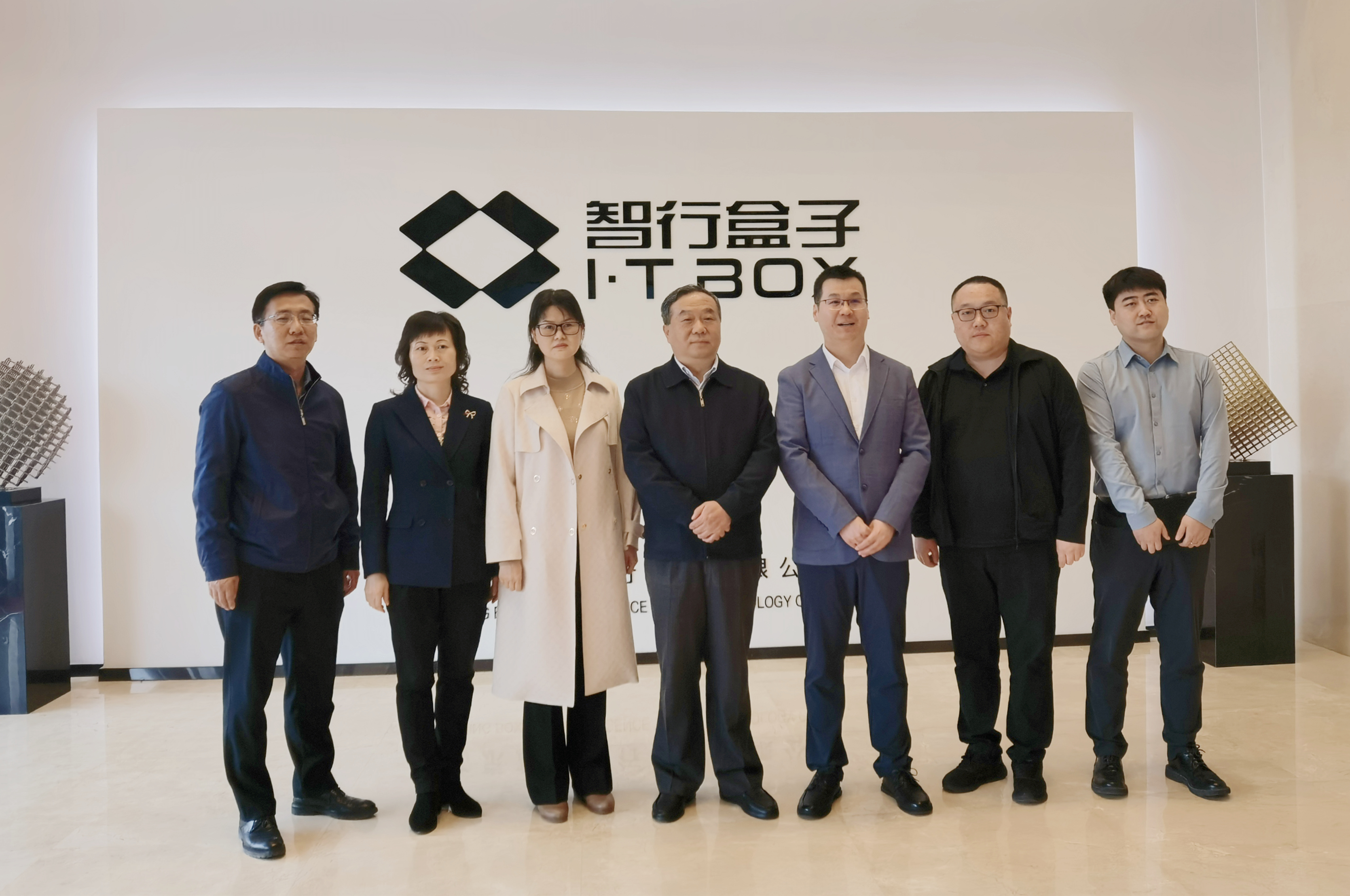 “共謀雙贏發展戰略”湖北省十堰市政府考察團再次蒞臨盒子汽車考察指導